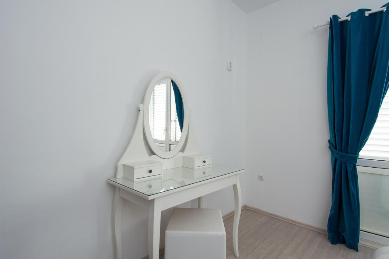 Lux Apartman S Pogledom Na More Trogir Exterior foto
